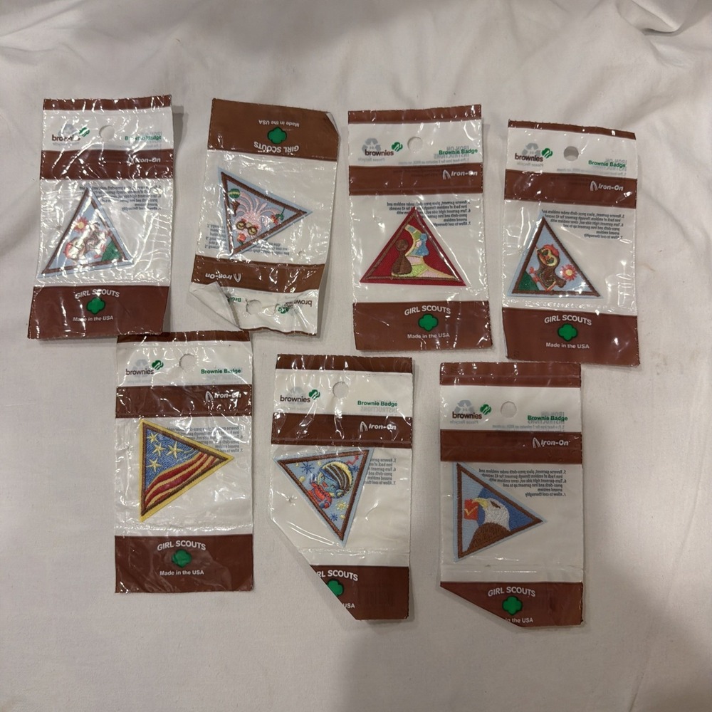 Vintage Girl Scouts Brownie Badges Lot of 7‎ NOS Sealed Triangle Iron On USA